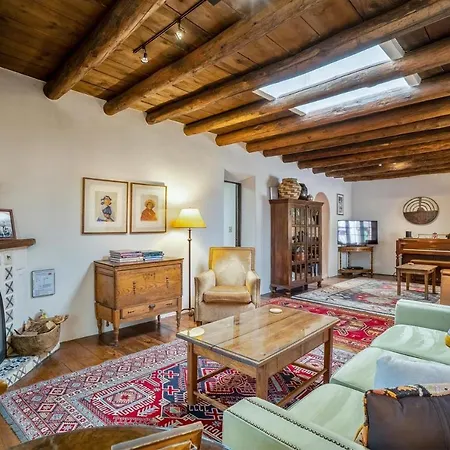 Garcia Street Adobe Vila
